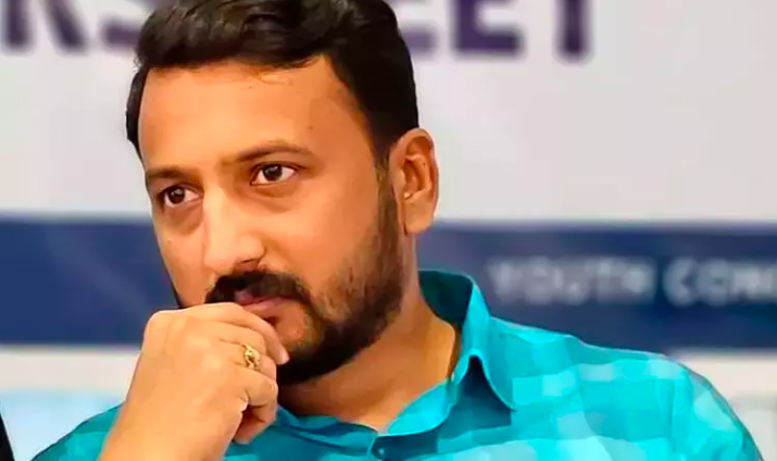 LiveLawIndia's tweet image. Sessions Court, Thiruvananthapuram has dismissed the anticipatory bail plea of Palakkad MLA Rahul Mamkootathil in rape case

#RahulMamkootathil #SessionsCourt #Thiruvananthapuram