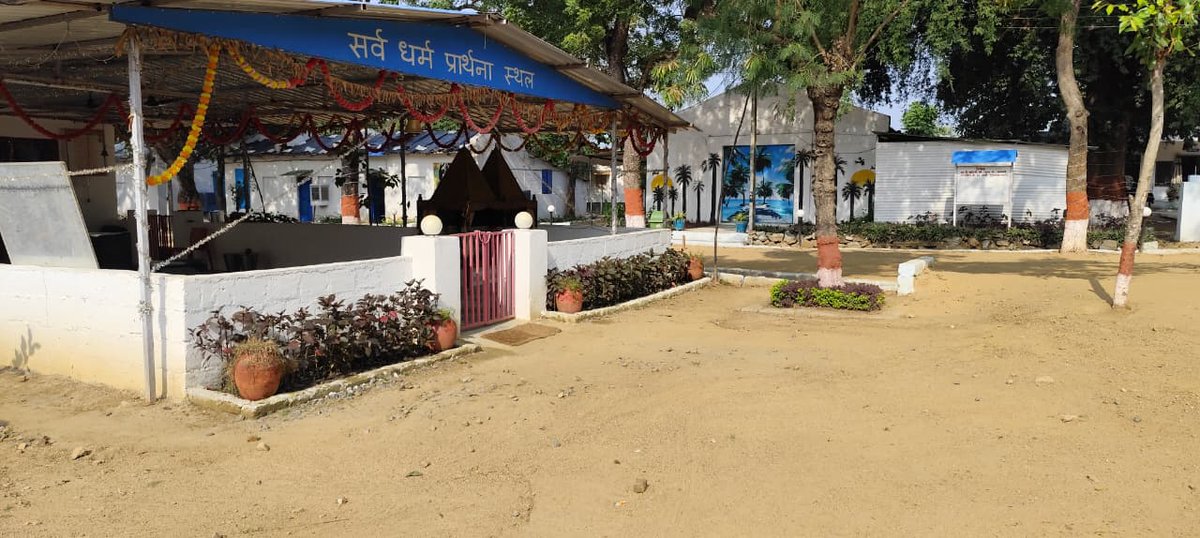 COMDT81BNCRPF's tweet photo. Cleanliness drive undertaken at holy places, hospital and other venues by the Commandant 81 BN and his troops under the ambit of 'Swachhta Pakhwada' on the 3rd of November 2025 https://t.co/JgLhw29nvL