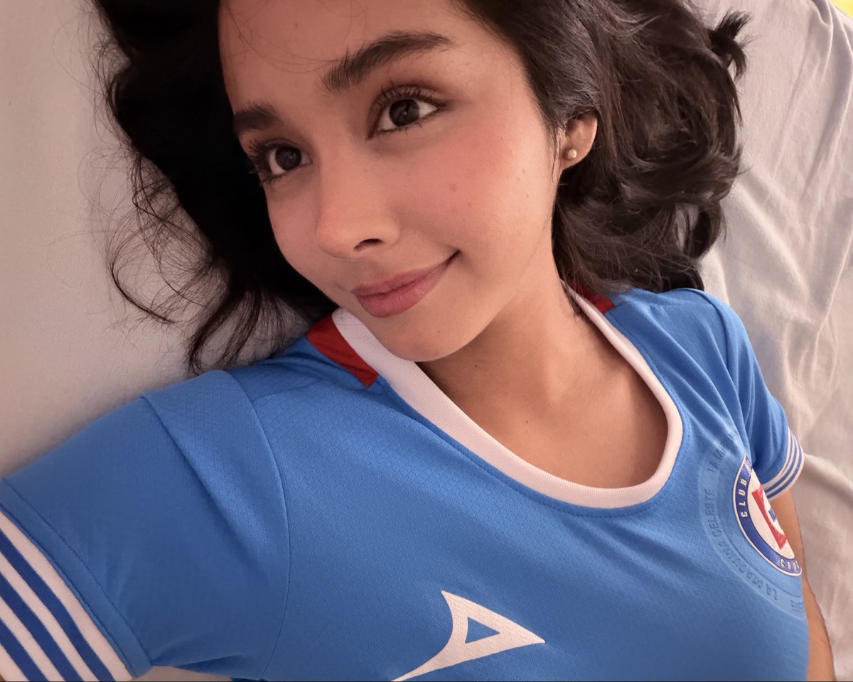 ruby_qon's tweet image. Está wonita la del cruz azul 🗿
