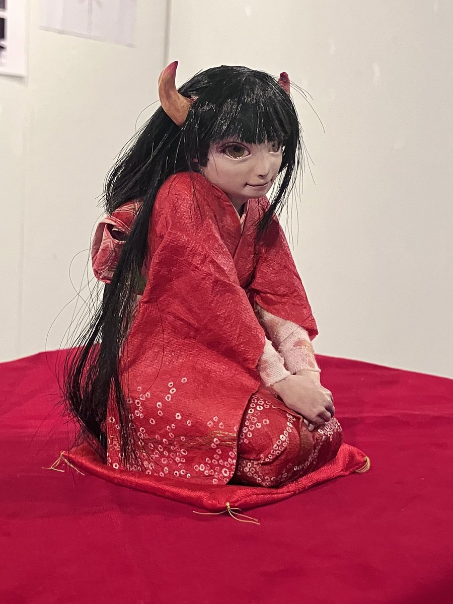 ギャラリーCORSOで開催中の「くだんくだん展」へ。
広々とした空間には、変態的(褒)な技術で創作された造形物やペン画の数々が。
てつさんの作品は相変わらず質感と形態が素晴らしく、イマムラセイヤさんのペンタッチは精緻で有機的。
制作のお話を伺えて楽しかったです。
ぜひ、直にご覧ください。