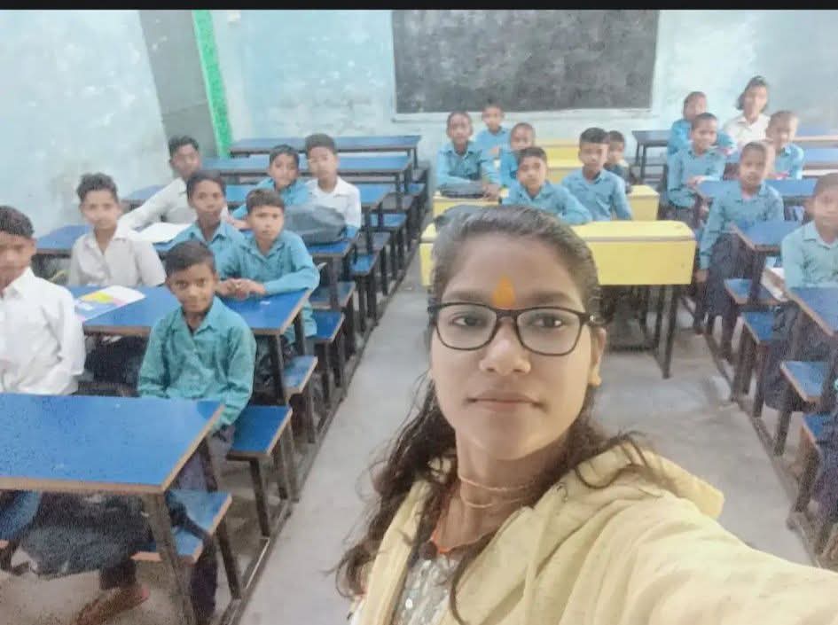 VishuYadav01's tweet photo. बिहार सरकार आरोपियों का एनकाउंटर 
उसी बीच चौराहे पर करे,जिस चौराहे पर बहन शिवानी की हत्या की ग�� है,,

आपके राज्य में यूपी के शिक्षक सुरक्षित नहीं है

दोषियों का एनकाउंटर करके मिशाल पेश की जाए,

वरना  शिक्षक समाज के आक्रोश की ज्वाला उत्��रप्रदेश से बिहार तक उठने में समय नहीं लगेगा। https://t.co/AI98IrdQGA