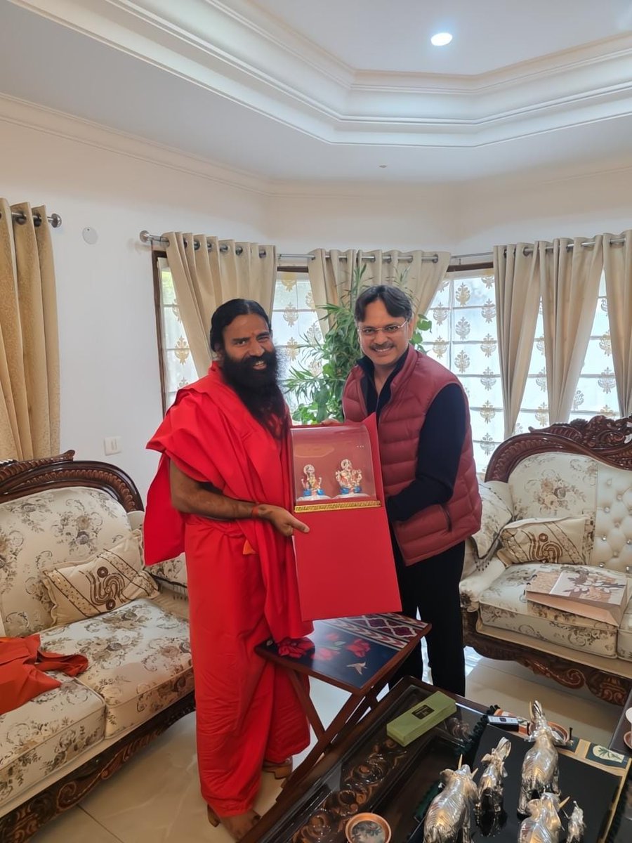 आज अपने आवास पर भारतीय योगपरंपरा के ध्वजवाहक, राष्ट्रशक्ति के जागरणकर्ता तथा जन–जन के स्वास्थ्य पथप्रदर्शक पूज्य योगगुरु स्वामी रामदेव जी के आतिथ्य का सौभाग्य प्राप्त हुआ।

स्वामी जी के साथ संवाद अत्यंत प्रेरणादायक रहा। इसी दौरान सरोजनीनगर में योग शिविर आयोजित करने का अनुरोध