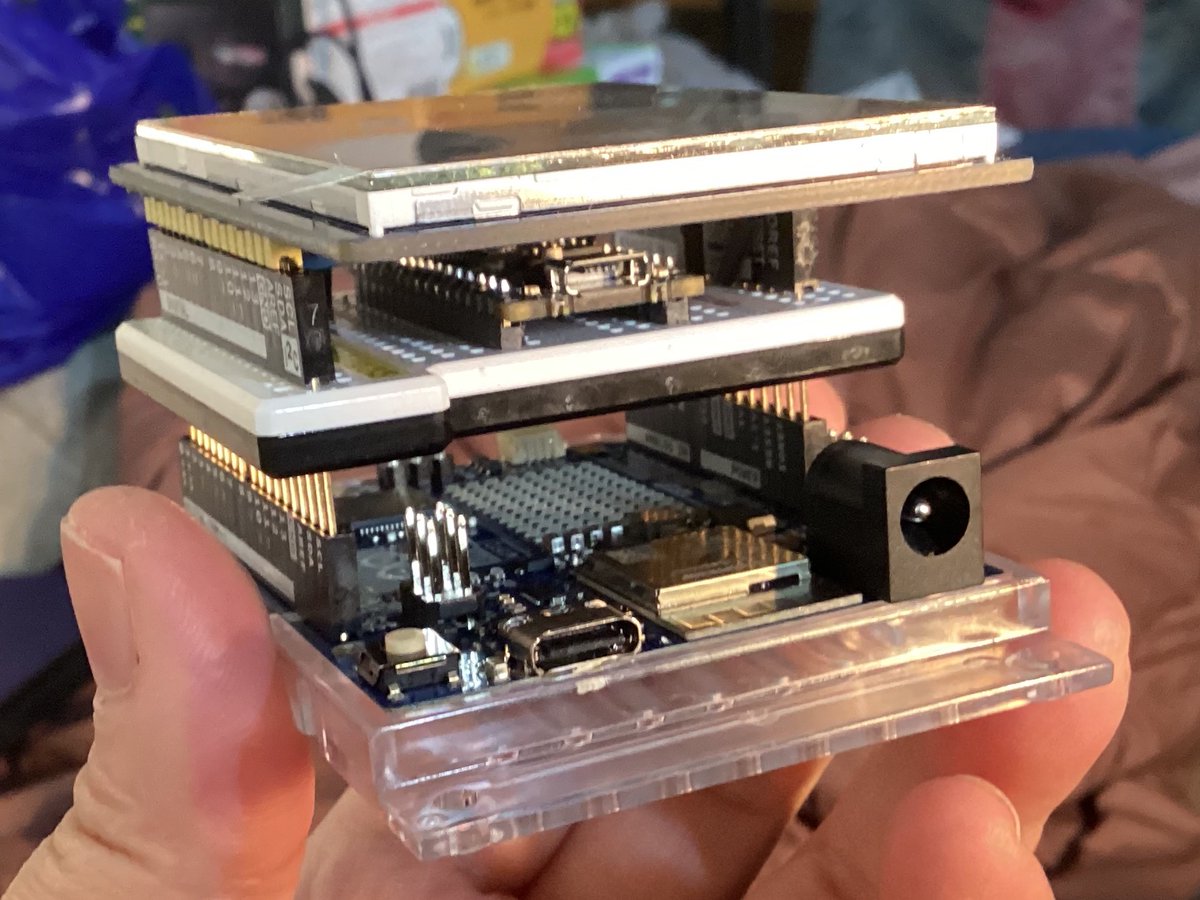 iGamerai's tweet image. 【Arduino Wifi R4】【ArduinoNano】などを
３段重ねできる【ArduEZ】を購入(秋月電子)したけど、
ここ(electromaker.io/project/view/u…)に書いてあるようなArduinoLinuxでなしにArduinoBasicにしたけど何も起きなかった