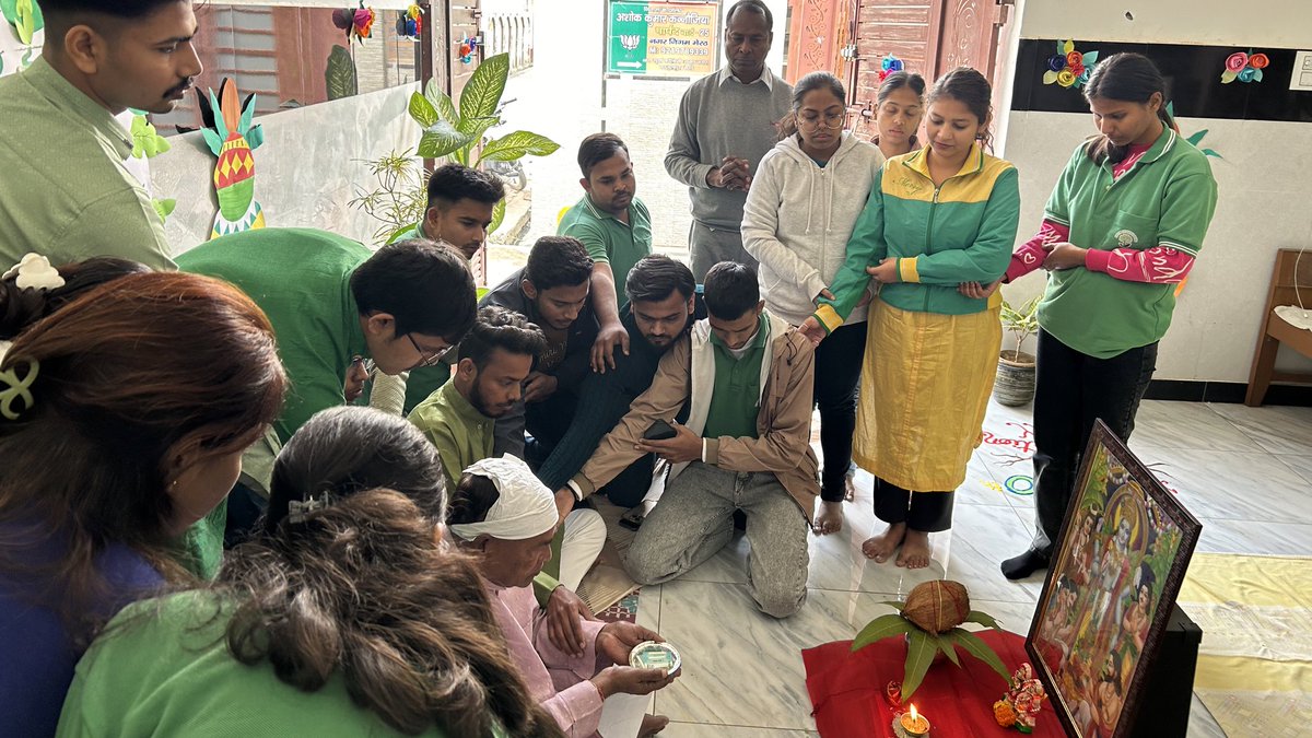 enclubmrt's tweet photo. क्लब ने प्रकृति सेवा के अपने 10 वर्ष पूर्ण होने के अवसर पर "हवन" आयोजित कर #PrakritiUtsav मनाया। सभी ने परिश्रम, चुनौतियों और उपलब्धियों पर चर्चा की। साथ ही ईश्वर का धन्यवाद भी किया। सभी ने पर्यावरण संरक्षण हेतु अपने प्रयासों/ अभियानों को जारी रखने का संकल्प भी लिया। #10YearsOfEC https://t.co/fNkeU8coD7