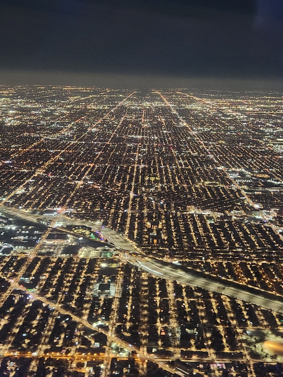 There's a profound nostalgic beauty to seeing the miles of gridded roads on the final approach into O'Hare airport, especially when you're on your way to MFF 💙