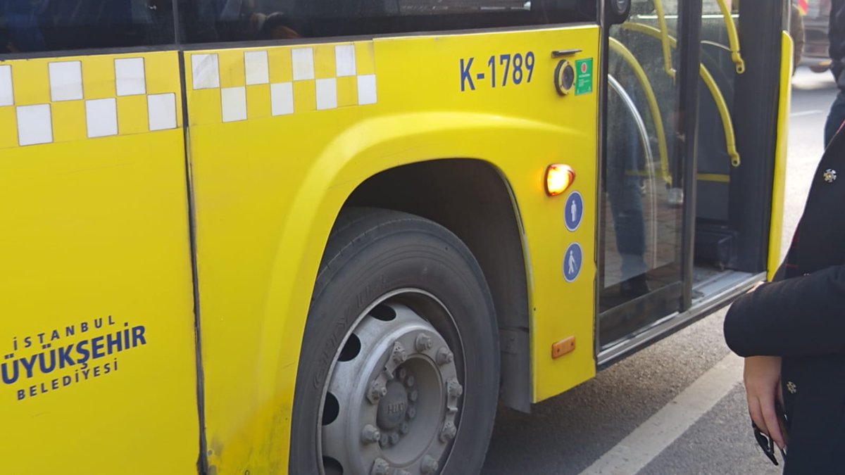 nedimm96's tweet photo. Sürekli bozulan İETT araçları 19a kodlu araç İmes yolunda bozulup tüm yolcular mağdur olmasına sebebiyet verdi hastane randeevusu olan eşim de randevusuna  geç kaldı araçların bu kadar çok bozulmasi tesdufmu @IBBcozummerkezi @haberibbcomtr  @ietttr @iettdestek https://t.co/sMX2lq306c
