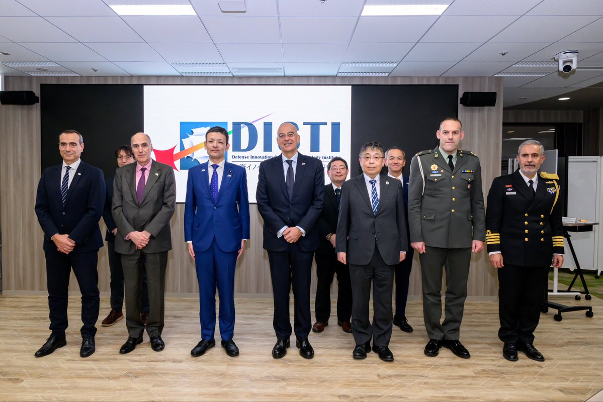 ModJapan_jp's tweet image. 12月3日、デンディアス・ギリシャ国防大臣は、吉田防衛大臣政務官とともに、東京都に所在する防衛イノベーション科学技術研究所💡(渋谷区)と艦艇装備研究所🚢(目黒区)を訪問し、研究所の概要について説明を受けるとともに、試験評価施設などの視察をしました🇯🇵🤝🇬🇷
#研究開発
