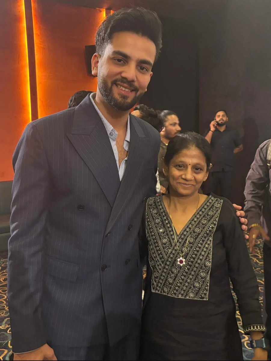 kb__2000's tweet image. Many people like elvish yadav and his webseries #AukaatKeBahar

 #ElvishArmy #ElvishYadav