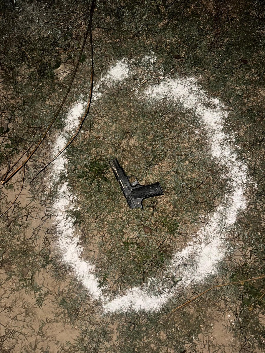 amitpandaynews's tweet image. #BREAKING

तरन तारन पुलिस की नशा तस्करों के खिलाफ बड़ी कार्यवाही 

पंजाब पुलिस और नशा तस्करों के बीच हुई मुठभेड़ 

वैरोवाल में नाकेबंदी के दौरान बिना नंबर की एक्स-यूवी में घूम रहे तस्करों ने पुलिस के रोके जाने पर गाड़ी भगाई 

पुलिस ने पीछा कर तस्करों को किया काबू 

तस्करों की…