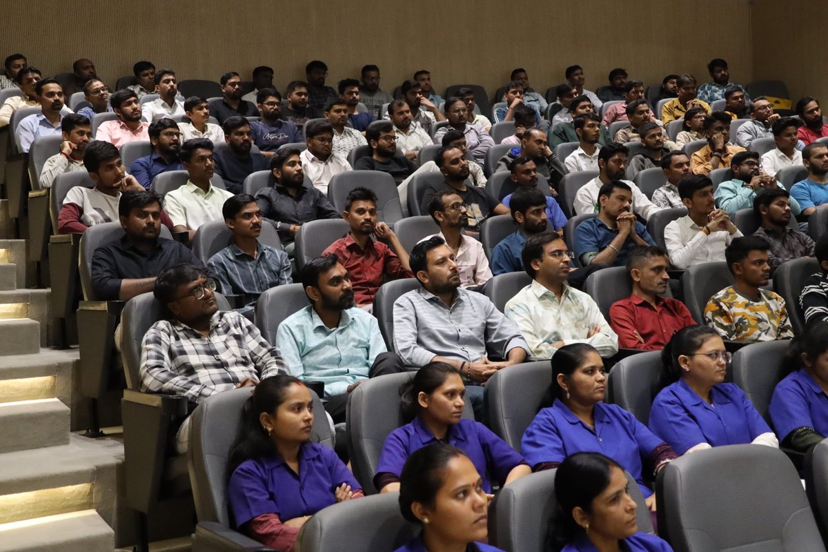 GJSCI's tweet photo. Honouring skill and success at the NAPS Certificate Ceremony in Surat! 💎🙌 https://t.co/od419SzSoy