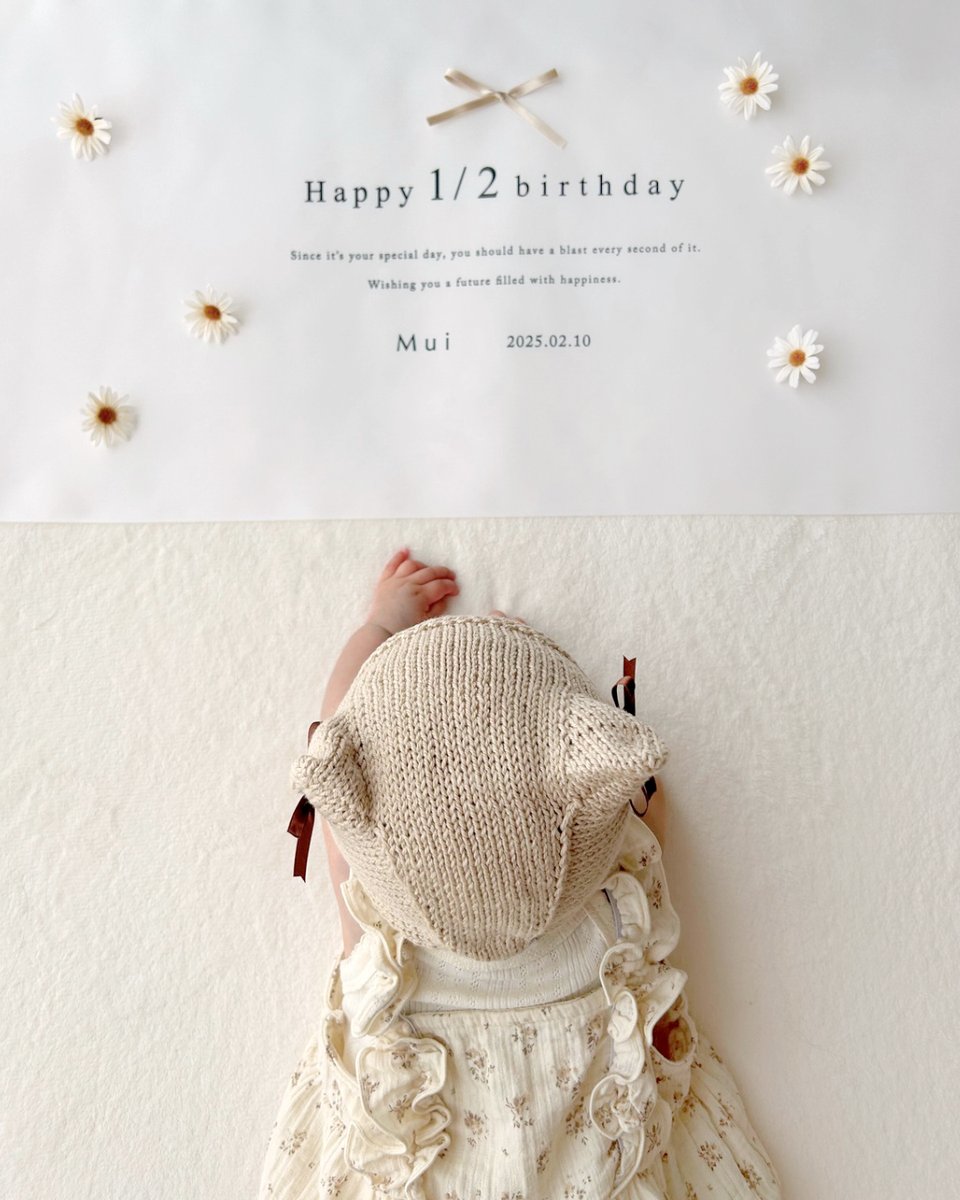 ママも半年がんばったね

眠れない夜も
抱っこで腕が痛くなった日も

1/2バースデーは
赤ちゃんのお祝いでもあり
ママが歩いてきた半年の“証”

これからもずっと一緒に
思い出を残していこう

#ハーフバースデー #赤ちゃんのいる生活 #うちの子記念日 #成長記録 #ベビーフォト #おうちフォト #soyumoa