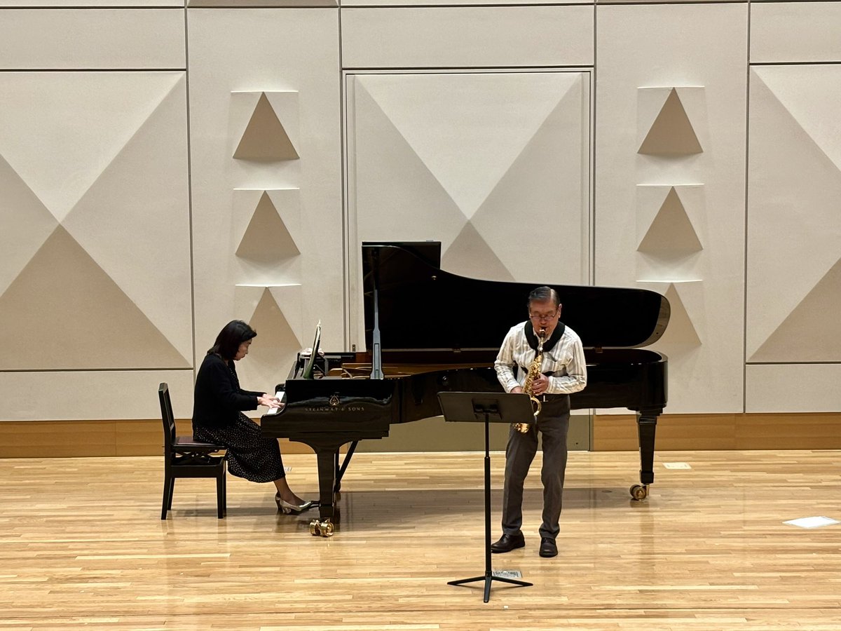 雄のサクソフォンコンサート、終演！

たくさんのお客様にお聴き頂けて嬉しかったです♪
やりがいに満ち溢れた内容でした^ ^
ありがとうございました♪

#サックス