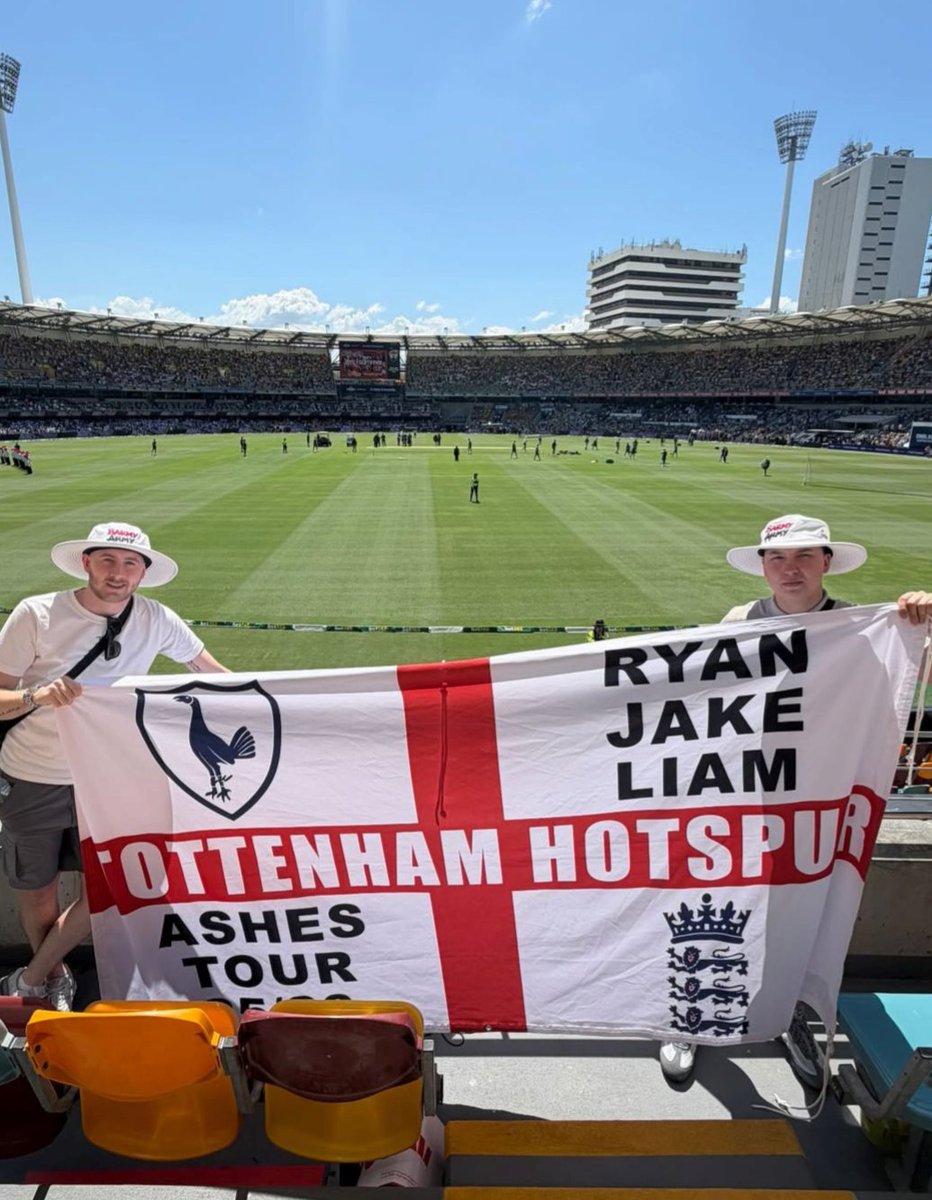 spursflags_'s tweet photo. Spurs Lads at the Ashes ๐ฆ๐บ๐
#tottenhamflags #cricketfans
#ashestour #footballflags https://t.co/2a3em8tcdF
