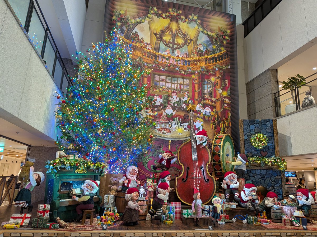 🎶もう〜いくつ寝ると クリスマス〜🎵（笑） #阪急三番街