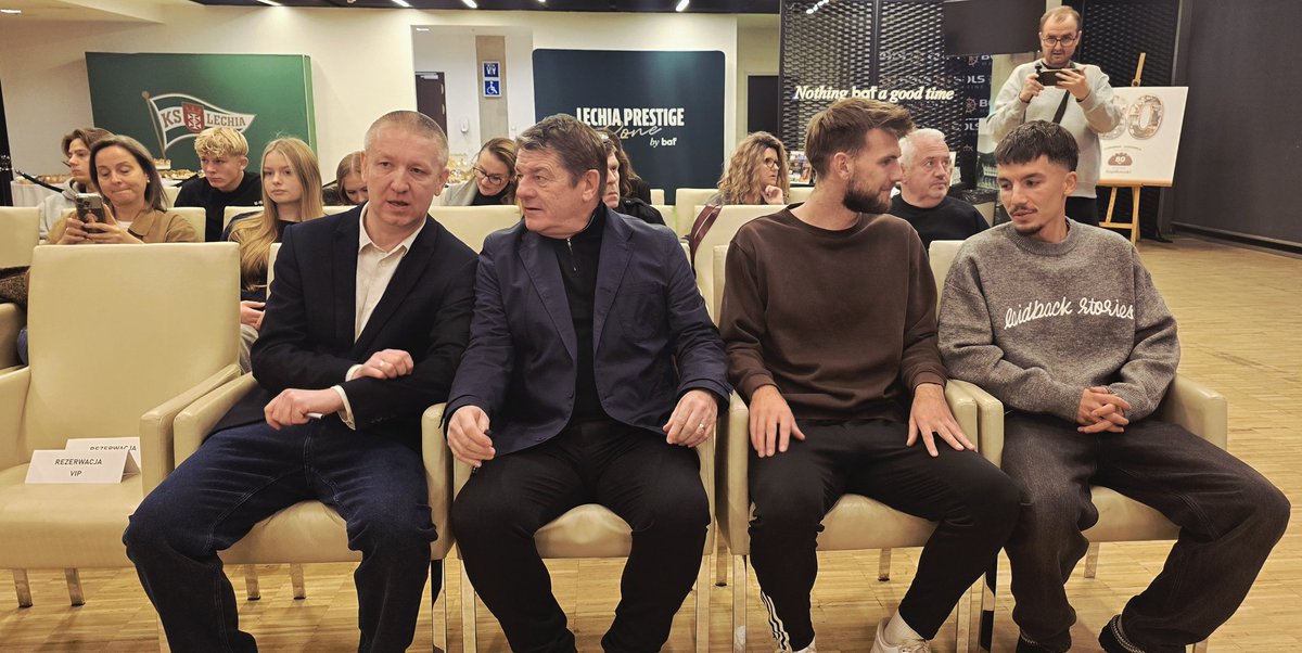 MirSolarek's tweet photo. Wczoraj na @PolsatPlusArena odbyła  sie wyjątkowa prezentacja wyjątkowego albumu na 80-lecie klubu @LechiaGdanskSA @TYLKOLG
@LwyPolnocy
@DarioGdansk
@GdanskStrefa
@gdansk @MirSolarek 
wkrótce material 🎥 z tego wydarzenia ⚪️🟢 https://t.co/eDTZPLkmdD