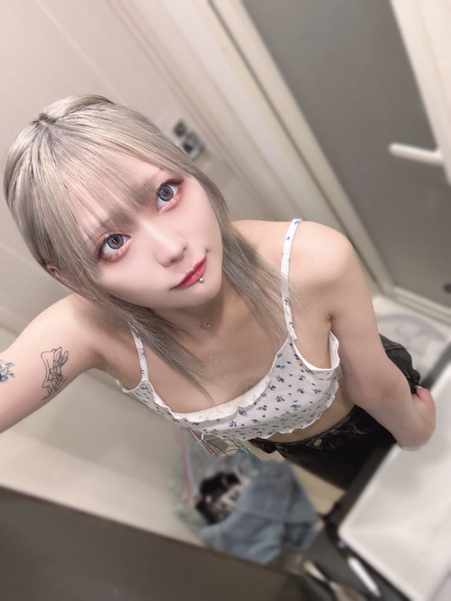 inkya_blue__'s tweet photo. ちっぱい高身長だから許される格好🎶 https://t.co/YVQh2CDyO9