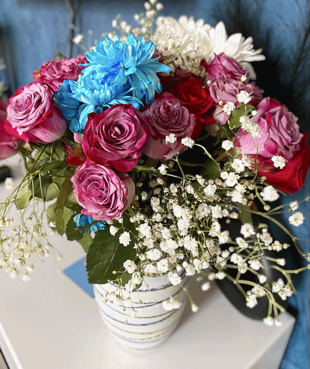 I really love this arrangement so much..the way the colors blend together is so beautiful…😊