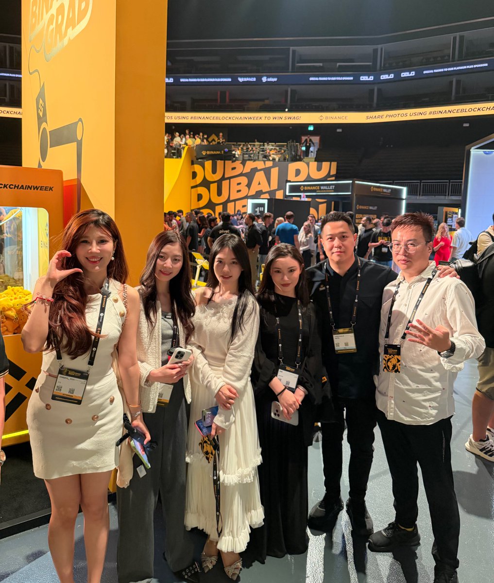KevinSusanto's tweet image. GM ⚡Chinese gang gang 到！
最红的 P 哥 @Phyrex_Ni，还有美女们 @sisibinance（币安中文区）、@hotbabyrebao（流量搞笑女王），以及亲切的 @Ceee333_ @mi_mjj ❤️❤️❤️