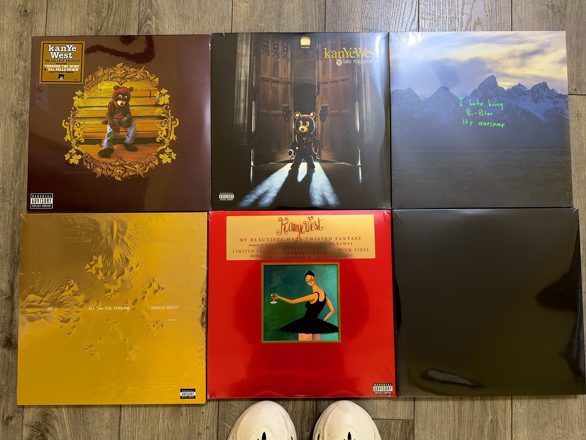 Anyone gift me all ye albums on vinyl <a href="/kanyewest/">ye</a> thats all i want for Christmas. 🎄