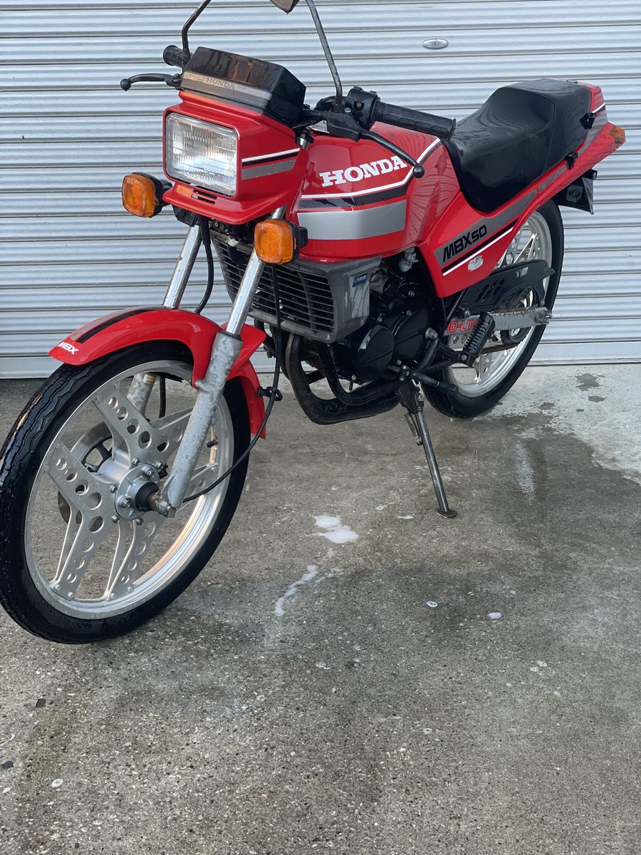 距離2500キロのかなり状態の良いMBX50が入庫しました❗️
タンク内は清掃が必要です😭
お安くはないのですが気になる方はDM下さい😌