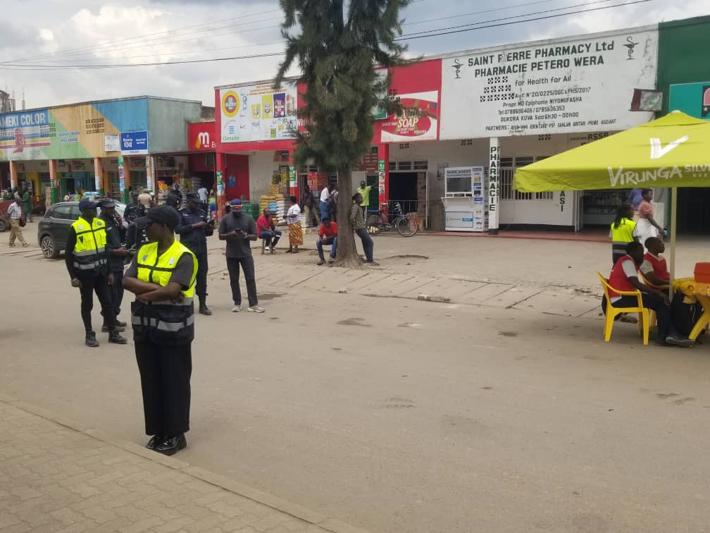 Abakozi ba MoYA , NYC coordinator  buturere n' umujyi wa kigali , Nka youth volunteer muhoza twiyemeje gukomeza gukora ubukangurambaga bw' isuku haba mukigo Cy' Urubyiruko,ahandi hantu hahurira abantu benshi