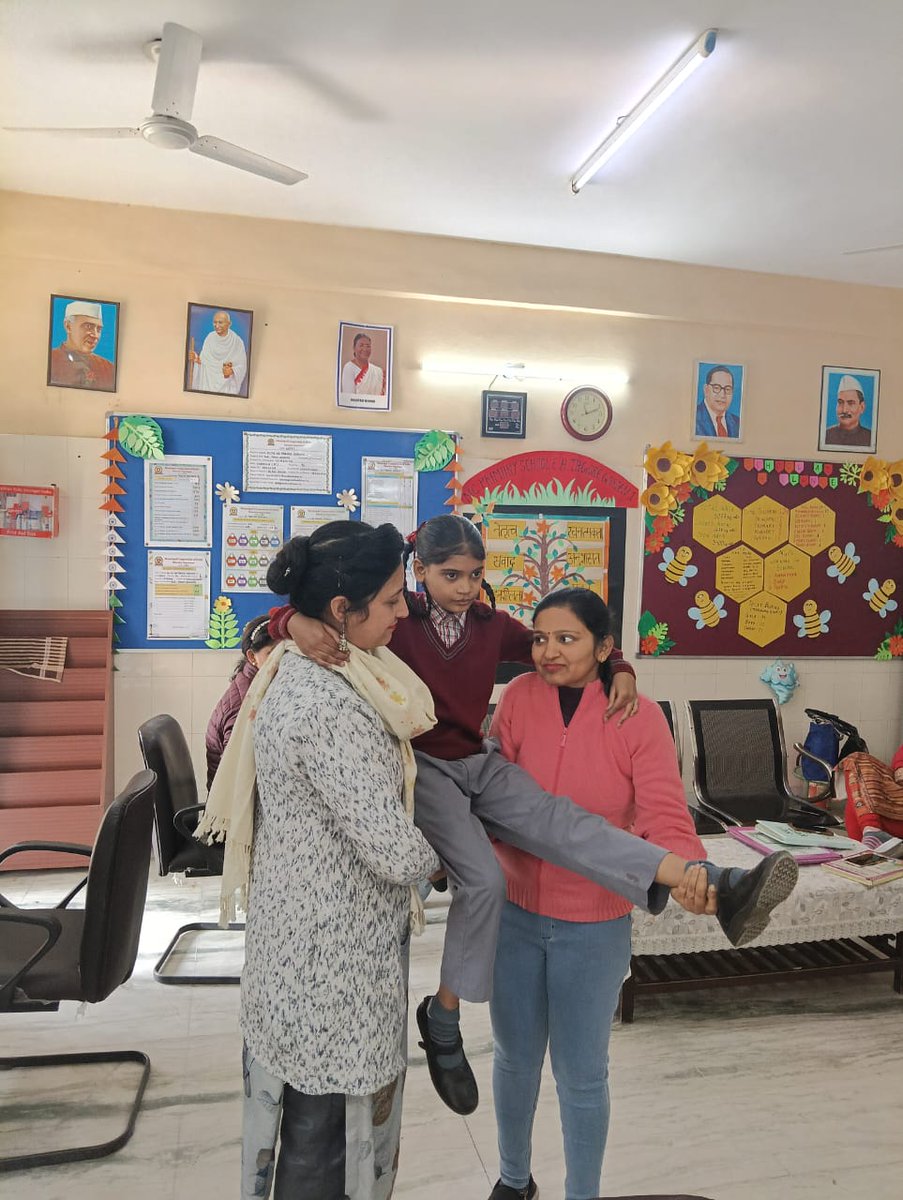 TrinityFound002's tweet photo. Suraksha Sathi Training at MCD School, Tagore Garden (Girls) – School ID: 1556045
With support from the #SDM Office, West Delhi, Trinity Foundation conducted the Suraksha Sathi Teacher Training on BLS &amp; CPR, empowering teachers with essential life-saving skills.
#SurakshaSathi https://t.co/zvbN6OD7jp