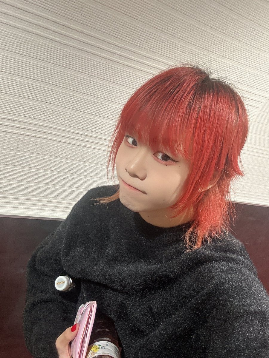 eisei_tzubame's tweet image. #アンダーザジー2025 
小屋入りしたよー！🔥リップ忘れて唇がかさかさで死んでいる、乾燥……やばい、、、
しゃ！気合入れてこ