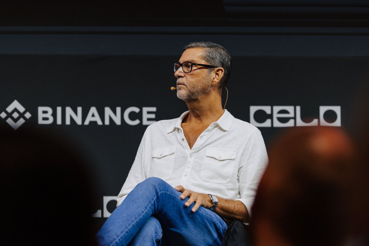 2026 is the year of the yellow fruit, according to @raoulGMI as he kicks off Day 2 of #BinanceBlockchainWeek and moderated by Nic from <a href="/coinbureau/">Coin Bureau</a>

“Liquidity, a weaker dollar, and big fiscal stimulus – those are the marker stones to watch.” - His outlook for 2026.