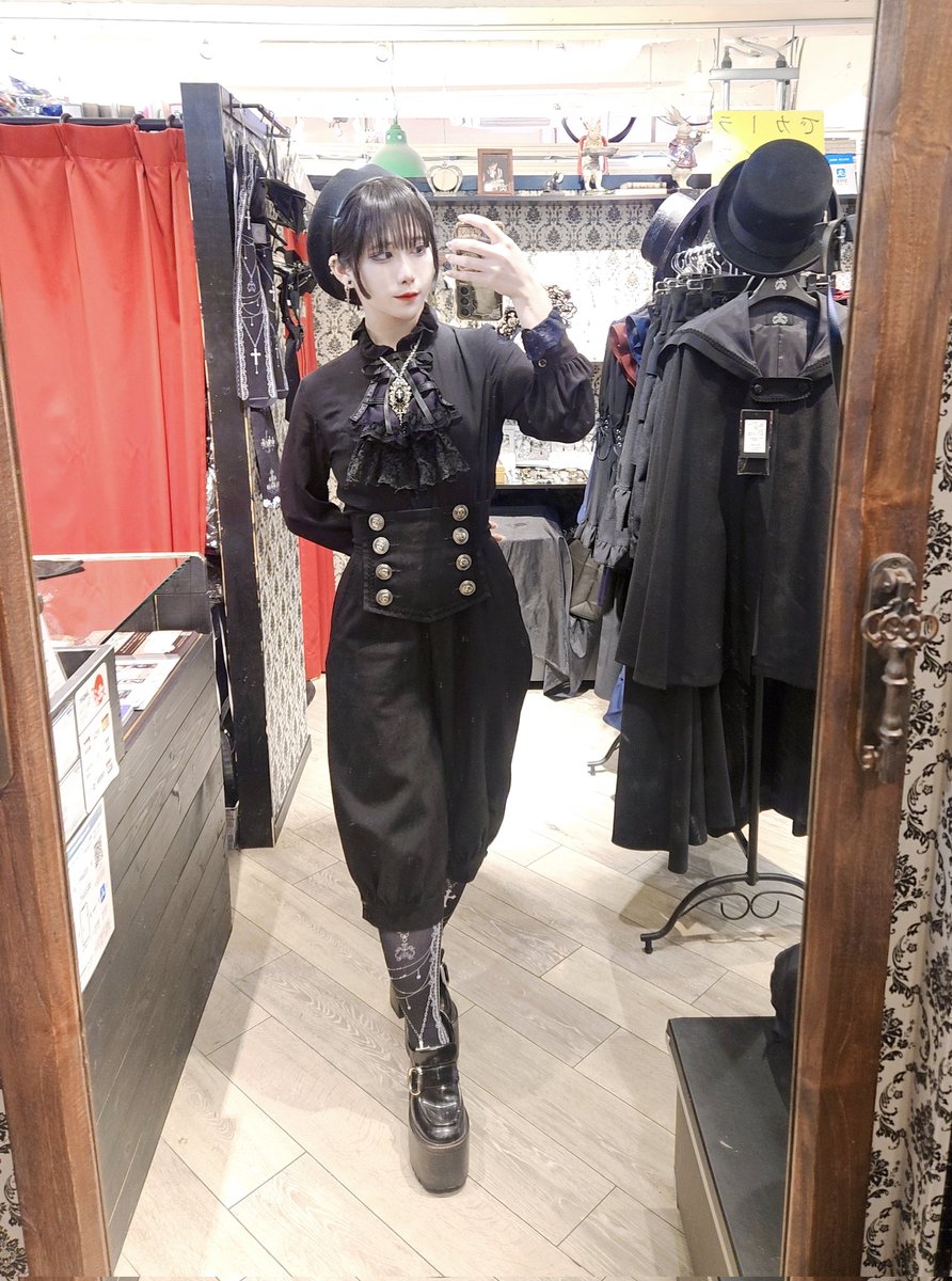 ✦ 𝐕 𝐢 𝐨 𝐥 𝐞 𝐭 𝐭 𝐊 𝐫 𝐨 𝐧 𝐞 ✦ • (@Violett_krone