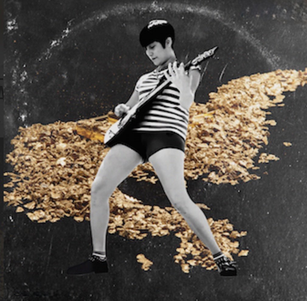 Feliz jueves!

Siete años después de su último álbum, Papaya, el grupo liderado por la canaria Yanara Espinoza, publica hoy “Oro”, su tercer LP, un álbum algo más enérgico y con más  presencia de guitarras que los anteriores.

Escucha aquí 👉🏻 open.spotify.com/album/7ma7Rudj…