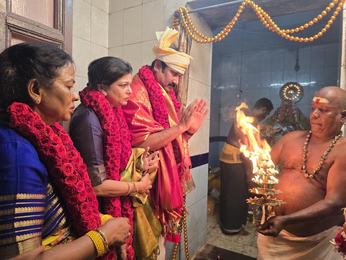 draramadoss's tweet image. எங்கள் குலதெய்வமான விழுப்புரம் மாவட்டம், திண்டிவனம் அருகேயுள்ள நல்லாவூர் அருள்மிகு ஸ்ரீ பூர்ணபுஷ்கலா சமேத ஐயனாரப்பன் கோவிலில் குடும்பத்துடன் தரிசனம் செய்த போது.!