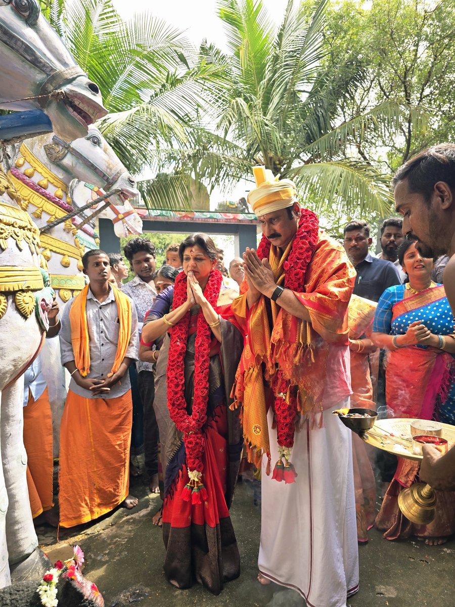 draramadoss's tweet image. எங்கள் குலதெய்வமான விழுப்புரம் மாவட்டம், திண்டிவனம் அருகேயுள்ள நல்லாவூர் அருள்மிகு ஸ்ரீ பூர்ணபுஷ்கலா சமேத ஐயனாரப்பன் கோவிலில் குடும்பத்துடன் தரிசனம் செய்த போது.!