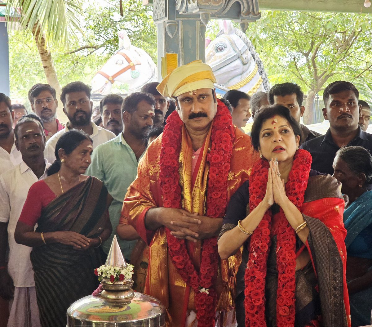 draramadoss's tweet image. எங்கள் குலதெய்வமான விழுப்புரம் மாவட்டம், திண்டிவனம் அருகேயுள்ள நல்லாவூர் அருள்மிகு ஸ்ரீ பூர்ணபுஷ்கலா சமேத ஐயனாரப்பன் கோவிலில் குடும்பத்துடன் தரிசனம் செய்த போது.!