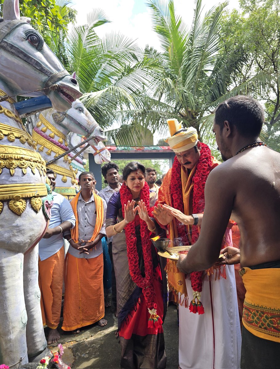 draramadoss's tweet image. எங்கள் குலதெய்வமான விழுப்புரம் மாவட்டம், திண்டிவனம் அருகேயுள்ள நல்லாவூர் அருள்மிகு ஸ்ரீ பூர்ணபுஷ்கலா சமேத ஐயனாரப்பன் கோவிலில் குடும்பத்துடன் தரிசனம் செய்த போது.!