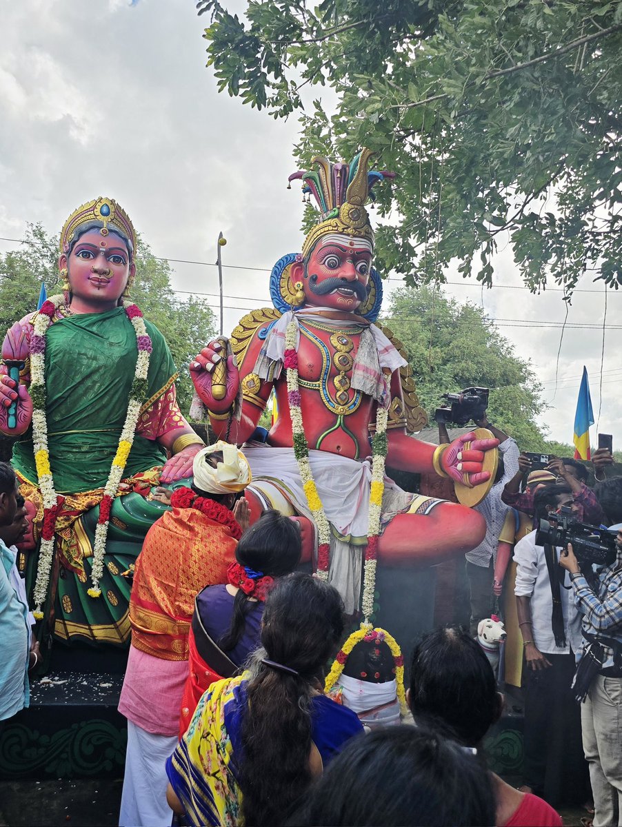 draramadoss's tweet image. எங்கள் குலதெய்வமான விழுப்புரம் மாவட்டம், திண்டிவனம் அருகேயுள்ள நல்லாவூர் அருள்மிகு ஸ்ரீ பூர்ணபுஷ்கலா சமேத ஐயனாரப்பன் கோவிலில் குடும்பத்துடன் தரிசனம் செய்த போது.!