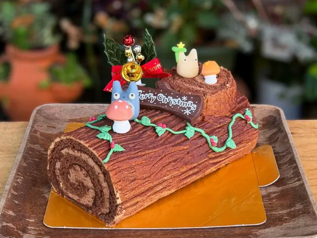 Ryo_Saeba_3's tweet image. Les gâteaux et buches de Noël Totoro vendus par Shiro Hige’s Cream Puff Factory 🥺 #Totoro #Ghibli #Japon