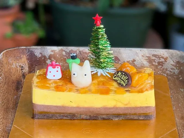 Ryo_Saeba_3's tweet image. Les gâteaux et buches de Noël Totoro vendus par Shiro Hige’s Cream Puff Factory 🥺 #Totoro #Ghibli #Japon