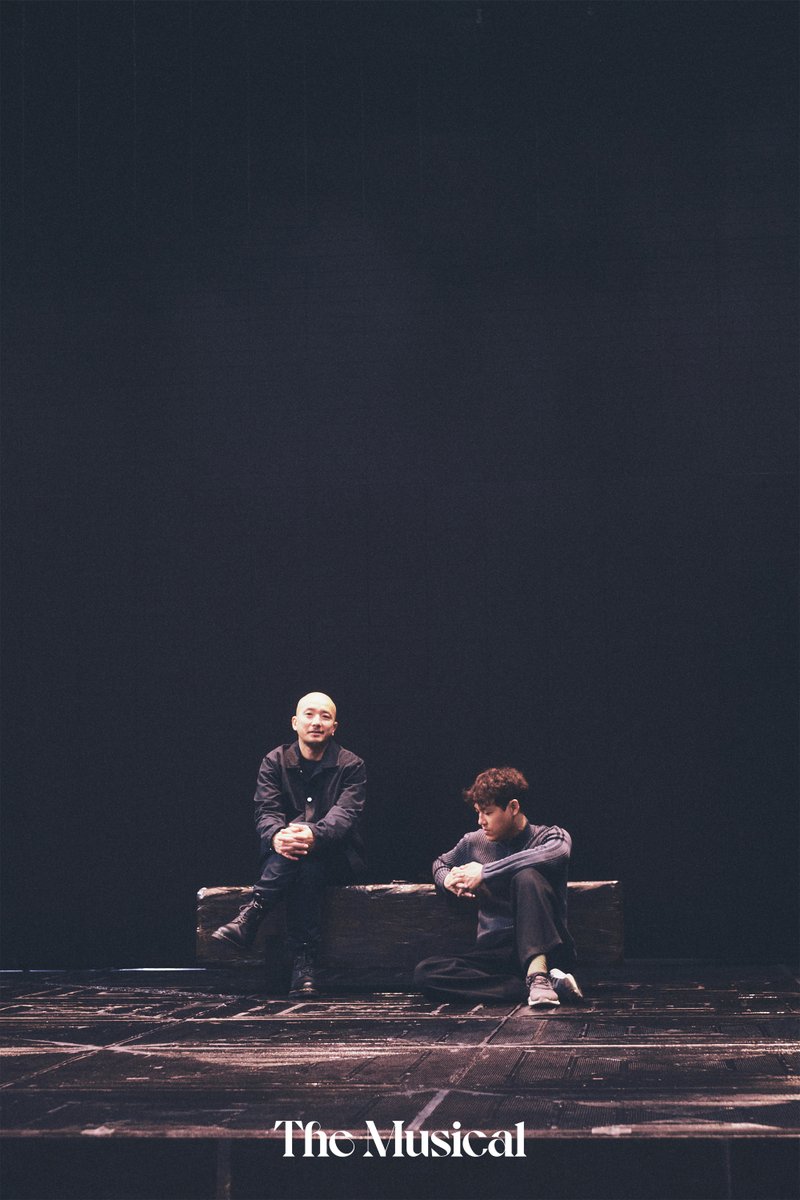 lovethemusical's tweet image. 🕌&amp;lt;타지마할의 근위병&amp;gt; 신유청&amp;amp;최재림

"이 작품에서 제가 또렷하게 본 것은 오히려 보이지 않는 것들이었어요. '2만 명의 손을 잘랐다'는 데서 오는 생각들이요."

🔗themusical.co.kr/Magazine/Detai…

-
더뮤지컬 계정을 팔로우 하고, 해당 게시물을 RT 해주신 분 중 추첨을 통해 연극 &amp;lt;타지마할의 근위병&amp;gt;…