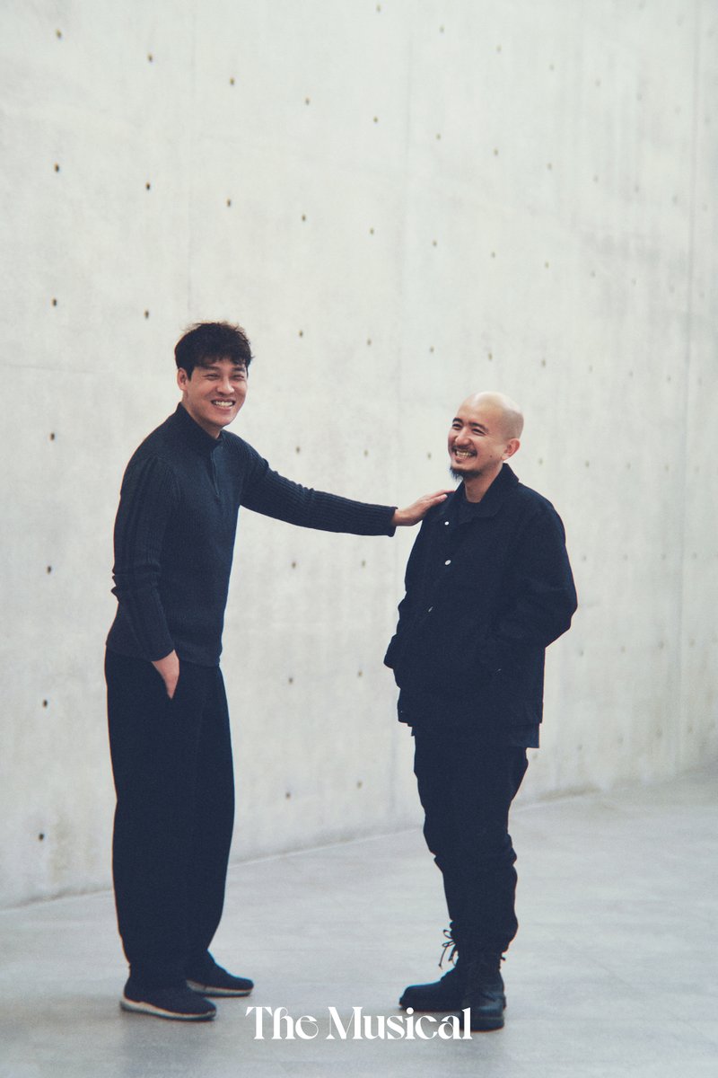 lovethemusical's tweet image. 🕌&amp;lt;타지마할의 근위병&amp;gt; 신유청&amp;amp;최재림

"이 작품에서 제가 또렷하게 본 것은 오히려 보이지 않는 것들이었어요. '2만 명의 손을 잘랐다'는 데서 오는 생각들이요."

🔗themusical.co.kr/Magazine/Detai…

-
더뮤지컬 계정을 팔로우 하고, 해당 게시물을 RT 해주신 분 중 추첨을 통해 연극 &amp;lt;타지마할의 근위병&amp;gt;…