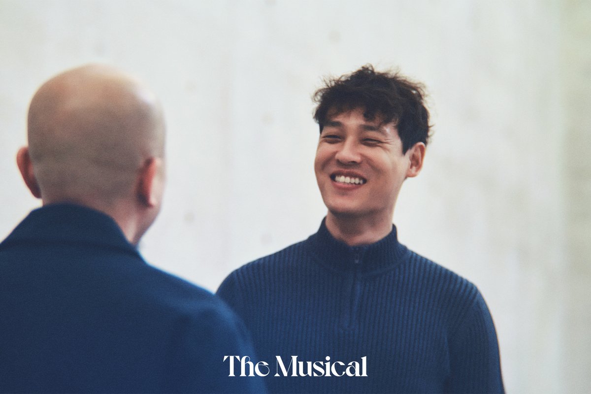 lovethemusical's tweet image. 🕌&amp;lt;타지마할의 근위병&amp;gt; 신유청&amp;amp;최재림

"이 작품에서 제가 또렷하게 본 것은 오히려 보이지 않는 것들이었어요. '2만 명의 손을 잘랐다'는 데서 오는 생각들이요."

🔗themusical.co.kr/Magazine/Detai…

-
더뮤지컬 계정을 팔로우 하고, 해당 게시물을 RT 해주신 분 중 추첨을 통해 연극 &amp;lt;타지마할의 근위병&amp;gt;…