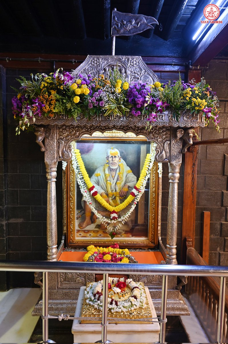 SSSTShirdi's tweet photo. *!! ॐ साई राम !!*
*श्री साईबाबा संस्थान विश्वस्त व्यवस्था,शिर्डी*
*!! ॐ Sai Ram !!*
*Shri Saibaba Sansthan Trust, Shirdi*
≈≈≈≈≈≈≈≈≈≈≈≈≈≈≈≈≈ 
*आरती :- माध्यान्ह आरती*
        *गुरूवार ०४ डिसेंबर २०२५*  
*Aarti :-Madhyan Aarti*
*Thuday 04 Dec 2025* https://t.co/Xzx4mj0qx1