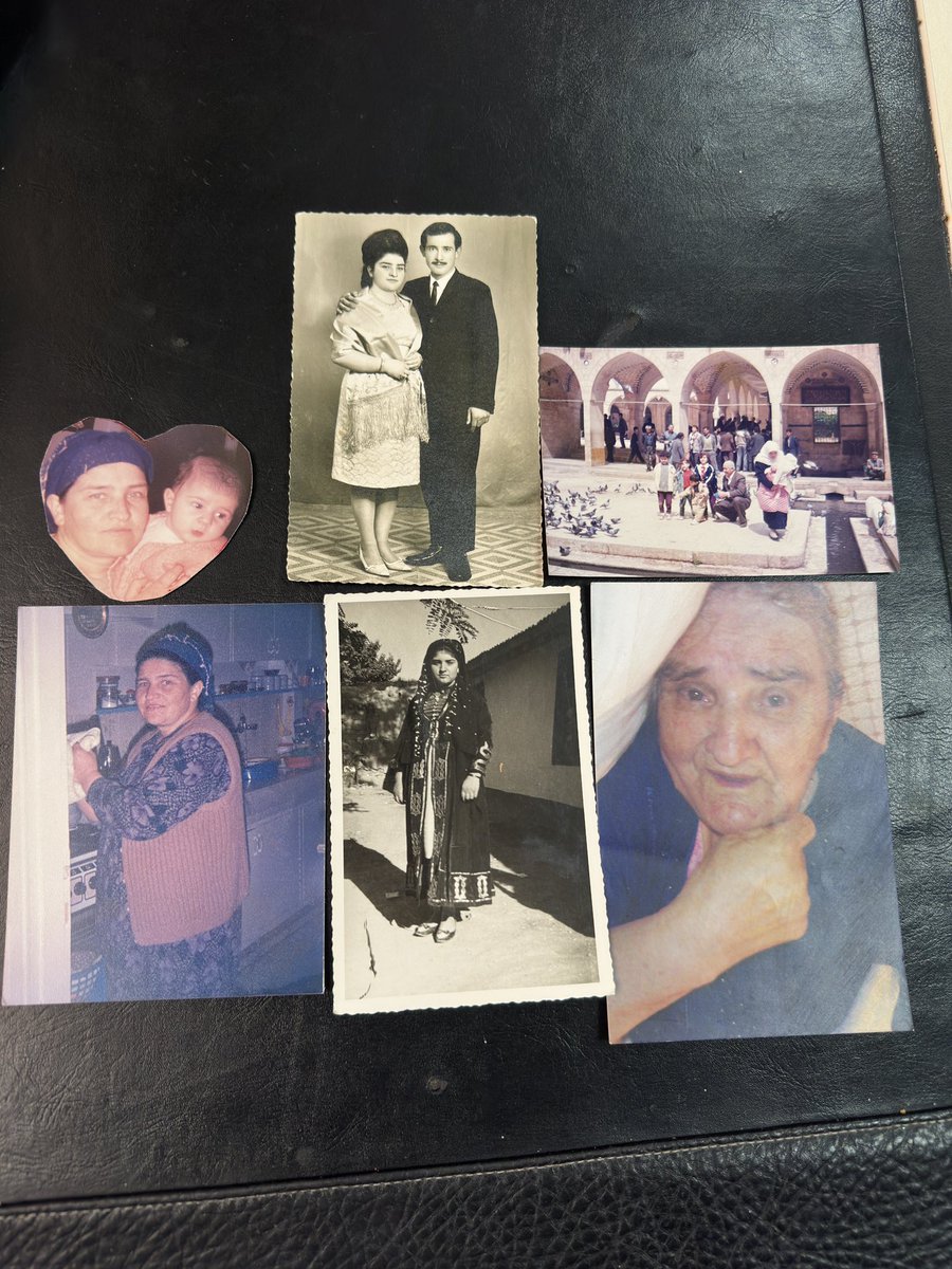 sevketyaa's tweet photo. Arkadaşlar bir konuda yardımınıza ihtiyacım var !!!!
Açık arttırmadan kitap satın aldık içerisinden bu fotoğraflar çıktı , çok kıymetli olduklarının kanısındayım ,tanıyan bilen varsa şayet bana ulaşabilir mi ? https://t.co/zVGpZpXh3u