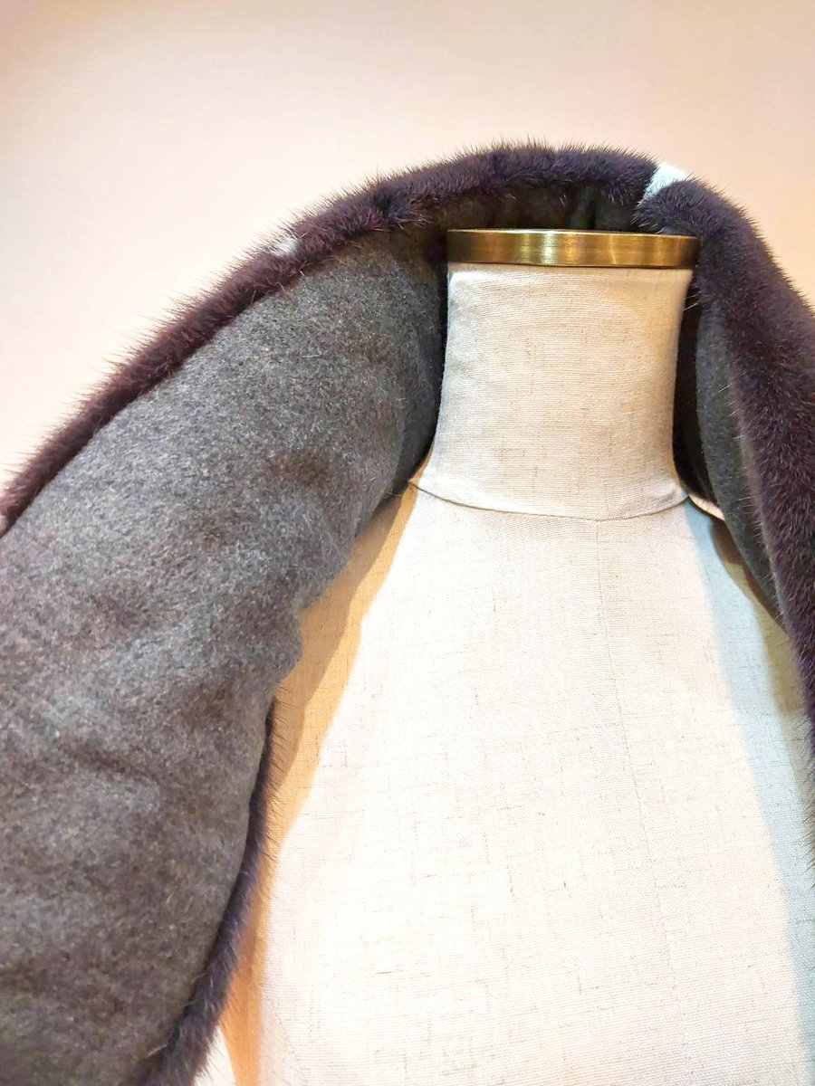 gallery_jpg_vw's tweet photo. ◆CBF(シービーエフ)◆ミンクマフラーが入荷しました。
定価：132,000円(税込)
弊社通販サイト商品ページ⇒https://t.co/XOKyJ3D1c9
「毛皮の宝石」と称されるミンクファーを、星柄に染めたマフラー。切り込みが入っているので着脱も楽に行えます。
Gallery なんばCITY本館1階店
【PHONE】06-6644-2526 https://t.co/IkQYnt5cFs