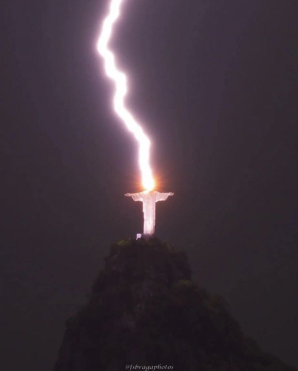 Lightning  strikes Christ the redeemer in Brazil⚡️