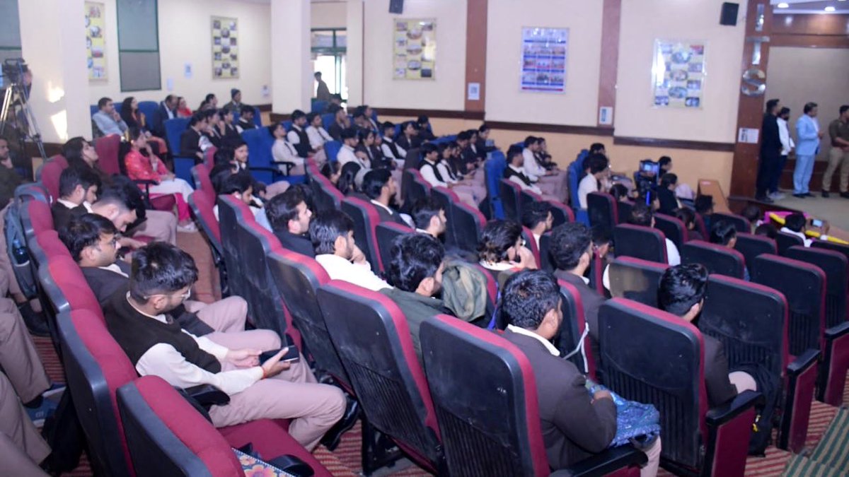 संस्थान के सचिव श्री सौरभ त्रिपाठी ने कार्यक्रम का विषय रखा और स्वागत भाषण दिया …