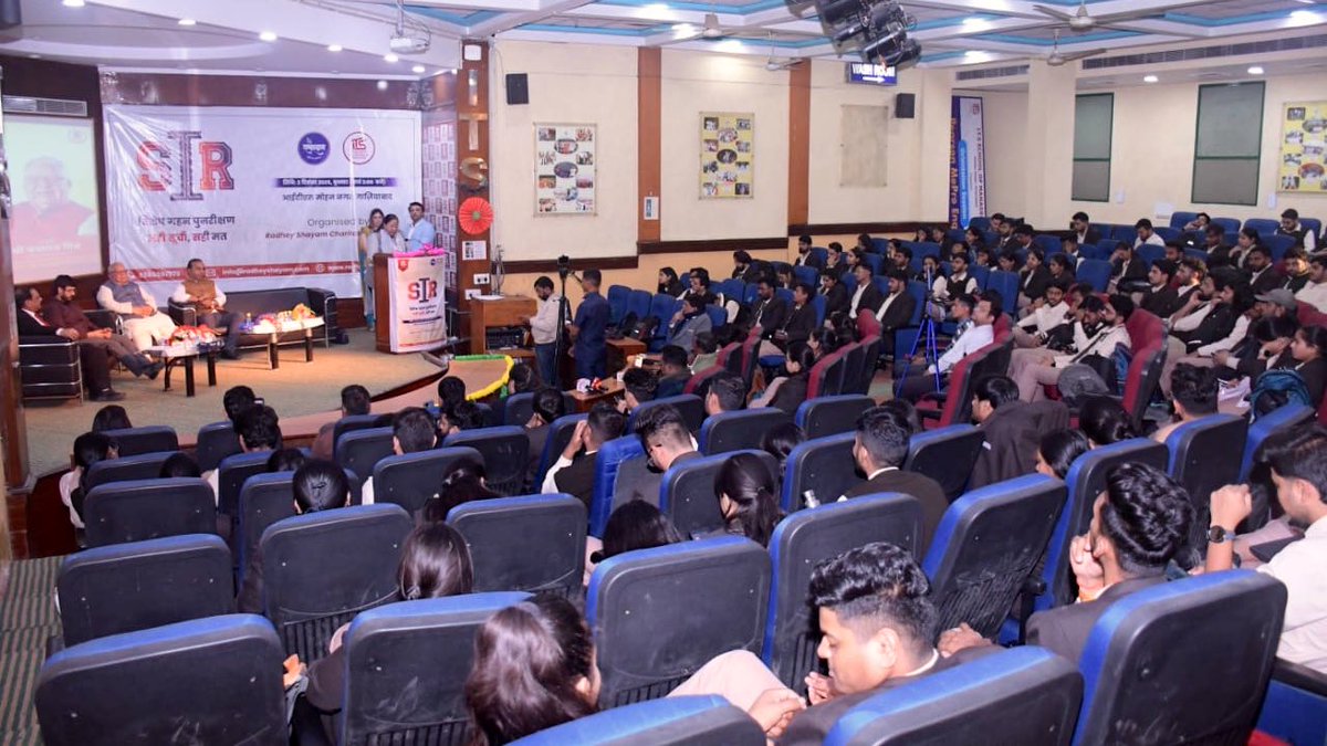 SIR की बारीकियों से अवगत कराते वरिष्ठ अधिवक्ता एवं हमारे विशिष्ठ अतिथि आदरणीय श्री अश्विनी उपाध्याय जी ।
<a href="/AshwiniUpadhyay/">Ashwini Upadhyay</a>