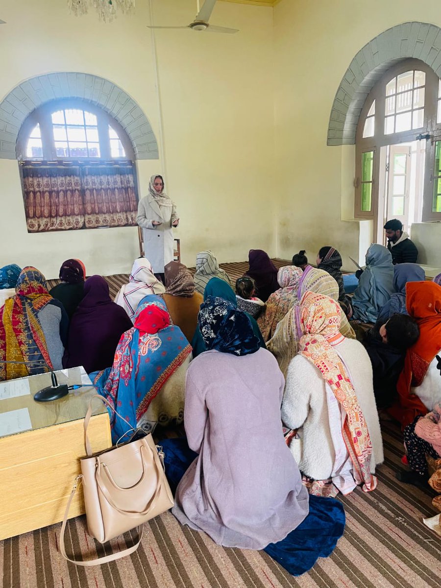 RFInterventions's tweet image. The Rupani Foundation team conducted awareness sessions on early childhood development (ECD), mental health, and nutrition in Damas and Chatorkhand, District Ghizer. 
#RupaniFoundation #maternalmentalhealth #Nutrition  #MentalWellbeing  #ECD #healthymothershealthycommunities