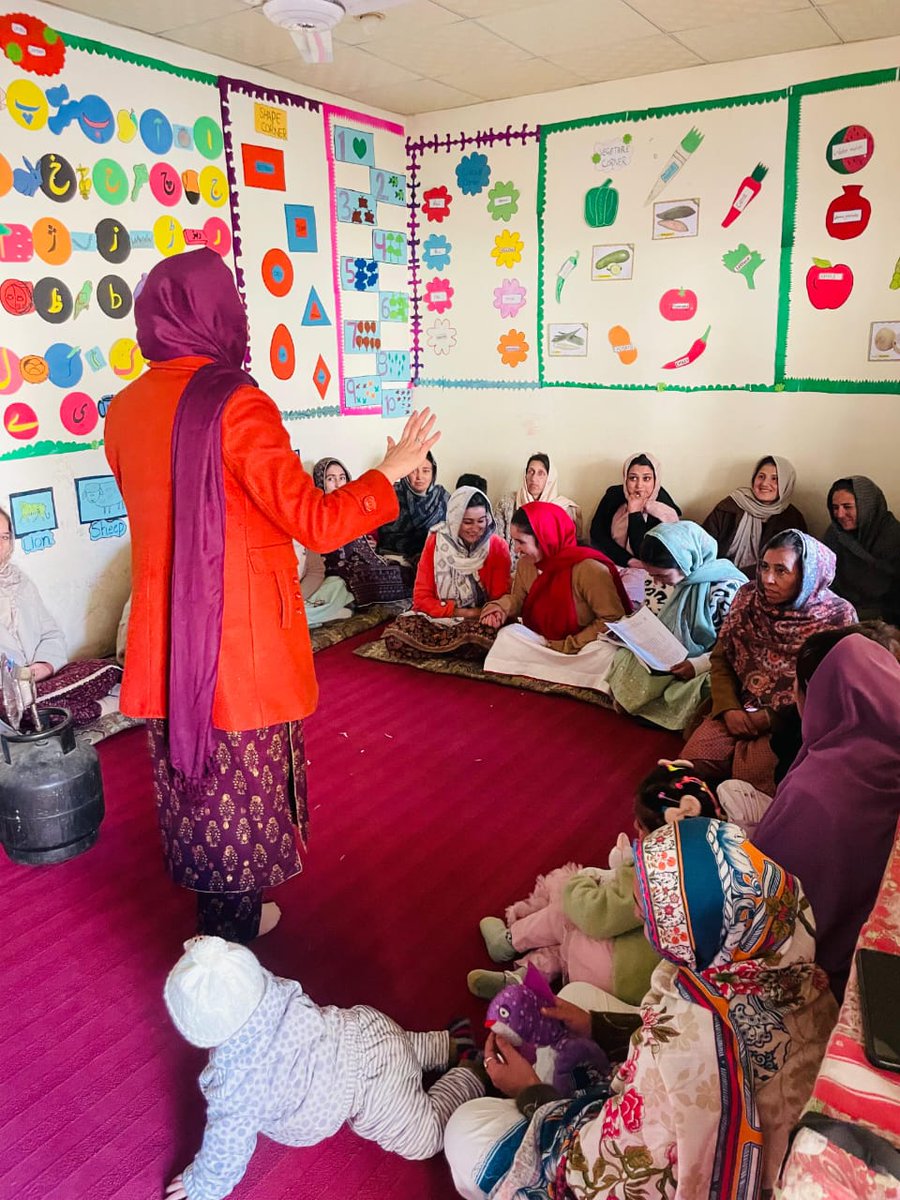 RFInterventions's tweet image. The Rupani Foundation team conducted awareness sessions on early childhood development (ECD), mental health, and nutrition in Damas and Chatorkhand, District Ghizer. 
#RupaniFoundation #maternalmentalhealth #Nutrition  #MentalWellbeing  #ECD #healthymothershealthycommunities