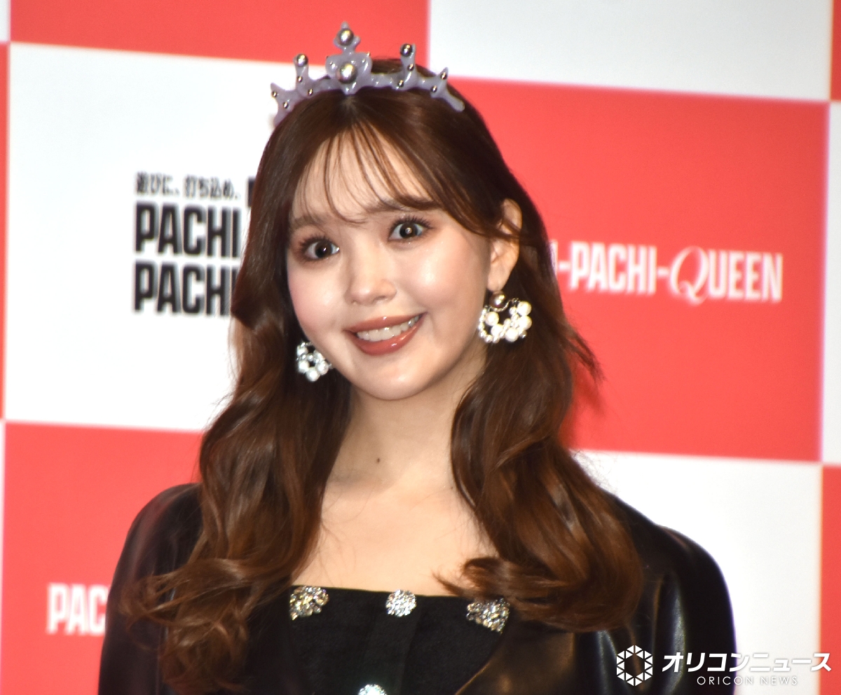 oricon's tweet image. 藤田ニコル『PACHI-PACHI-7』
新CM発表会にティアラを付けて登場👸

知らない人からの缶コーヒーに感動
パチンコ中のエピソード告白✨️
oricon.co.jp/news/2422758/f…

CMでクイーン役で「内心はニヤニヤ」
佐久間宣行＆はじめしゃちょー
2人を“締め上げる”⁉️
oricon.co.jp/news/2422759/f…

 #藤田ニコル