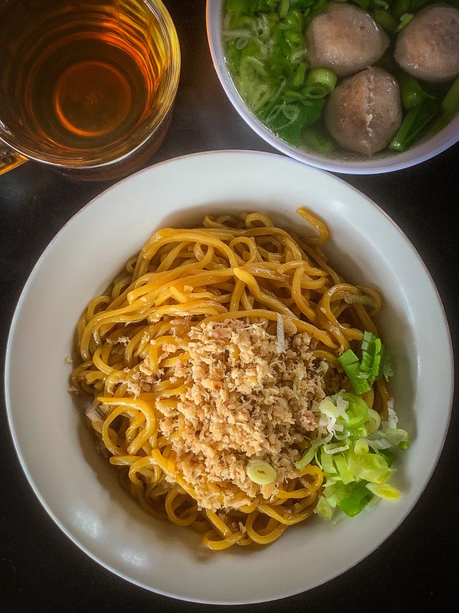 “mie terooos, ntar lambungmu bolong”
masa iya? terus apakabar org jepang, korea, china? tiap hari makan mie